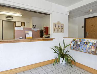 Super 8 By Wyndham Bremerton Dalaman gambar
